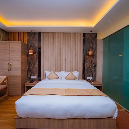 Temple Himalaya Hotel & Spa Похара Екстериор снимка