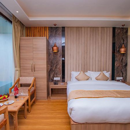 Temple Himalaya Hotel & Spa Похара Екстериор снимка