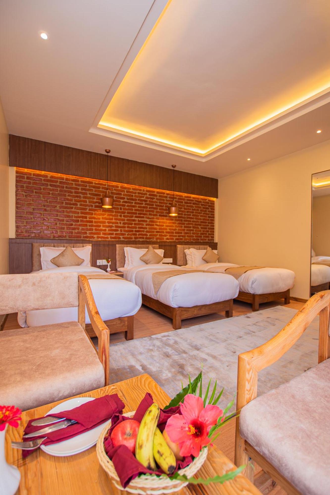 Temple Himalaya Hotel & Spa Похара Екстериор снимка