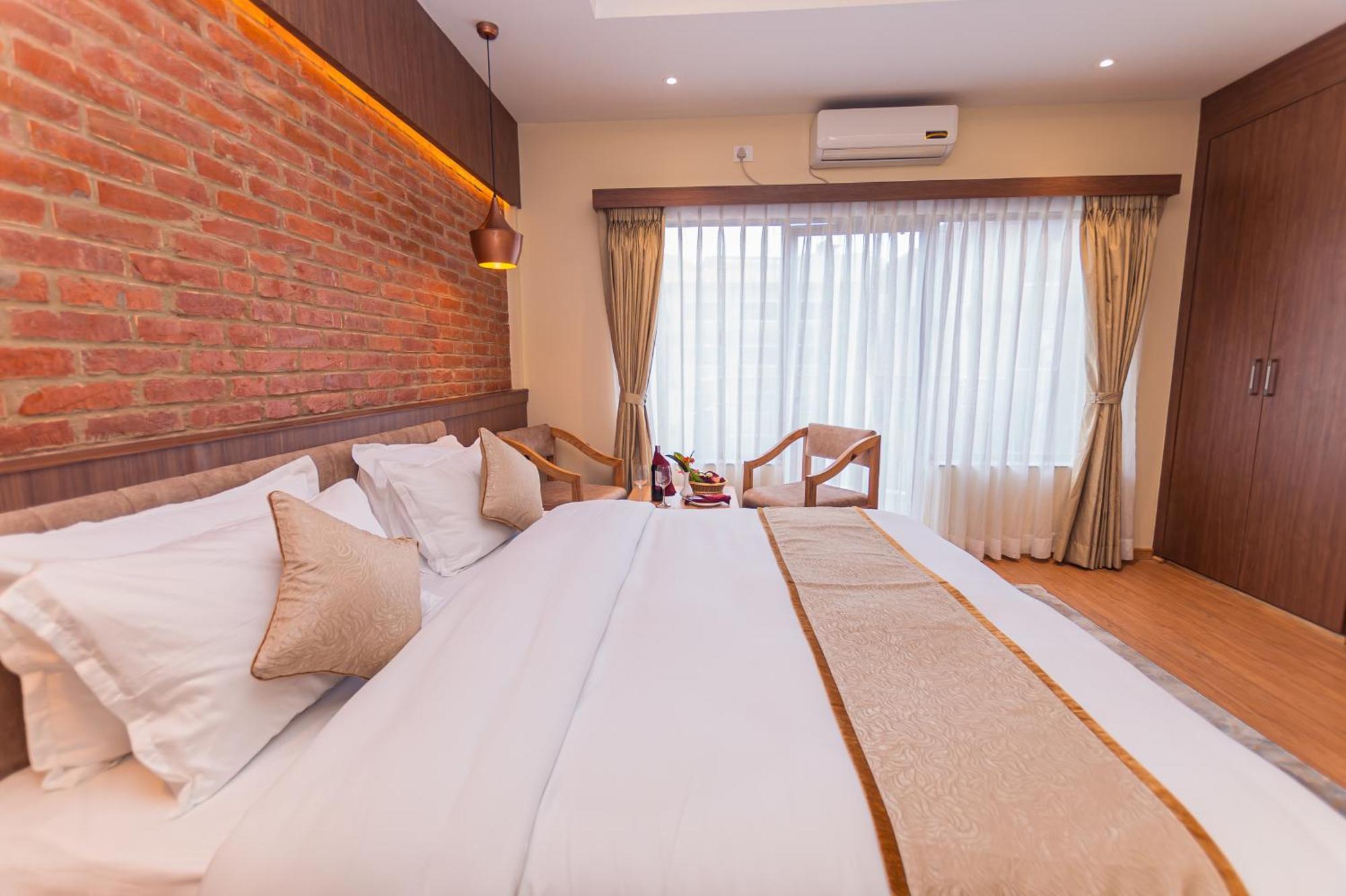 Temple Himalaya Hotel & Spa Похара Екстериор снимка