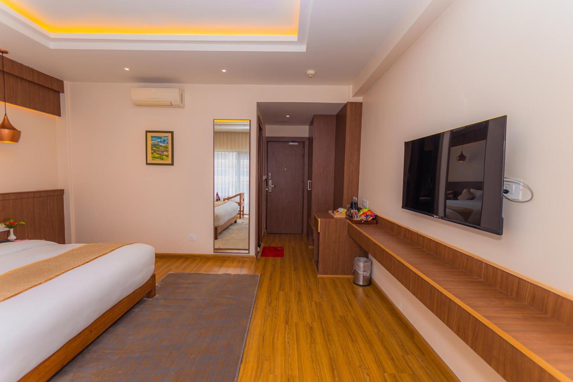Temple Himalaya Hotel & Spa Похара Екстериор снимка