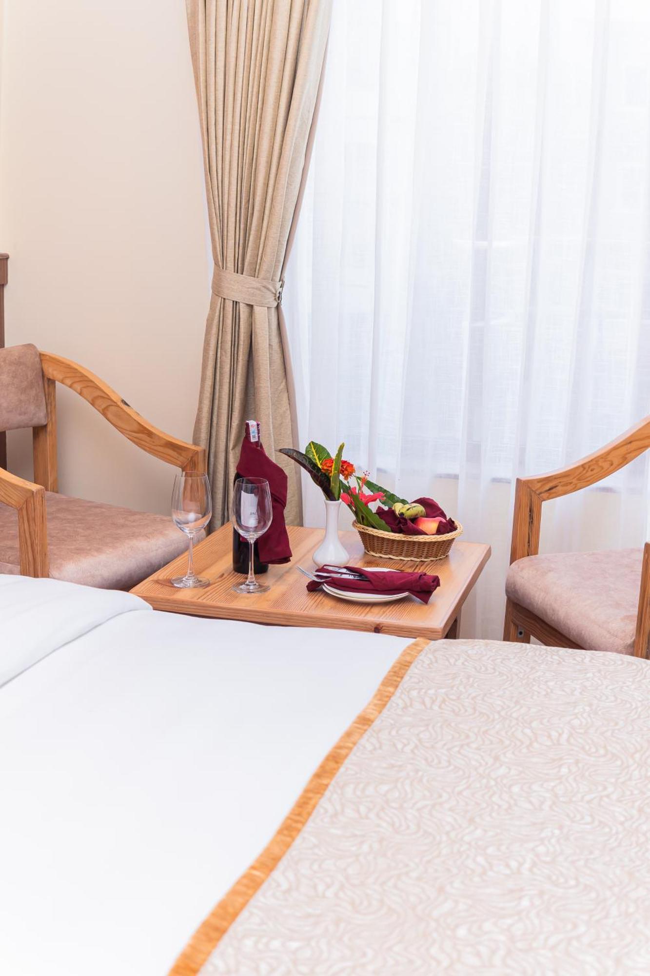 Temple Himalaya Hotel & Spa Похара Екстериор снимка