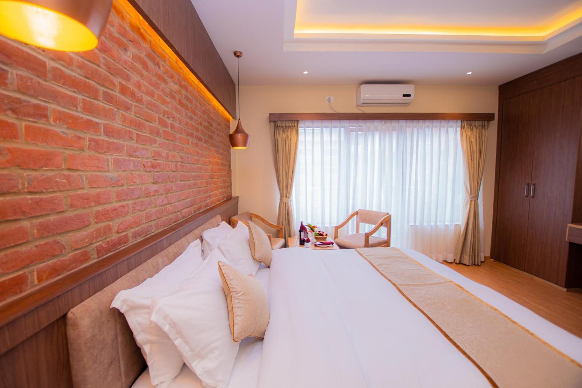 Temple Himalaya Hotel & Spa Похара Екстериор снимка