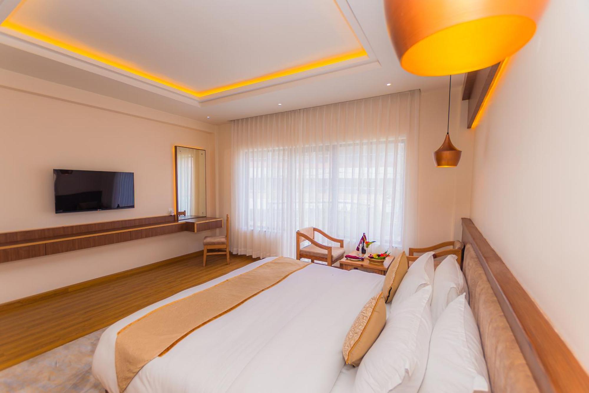 Temple Himalaya Hotel & Spa Похара Екстериор снимка