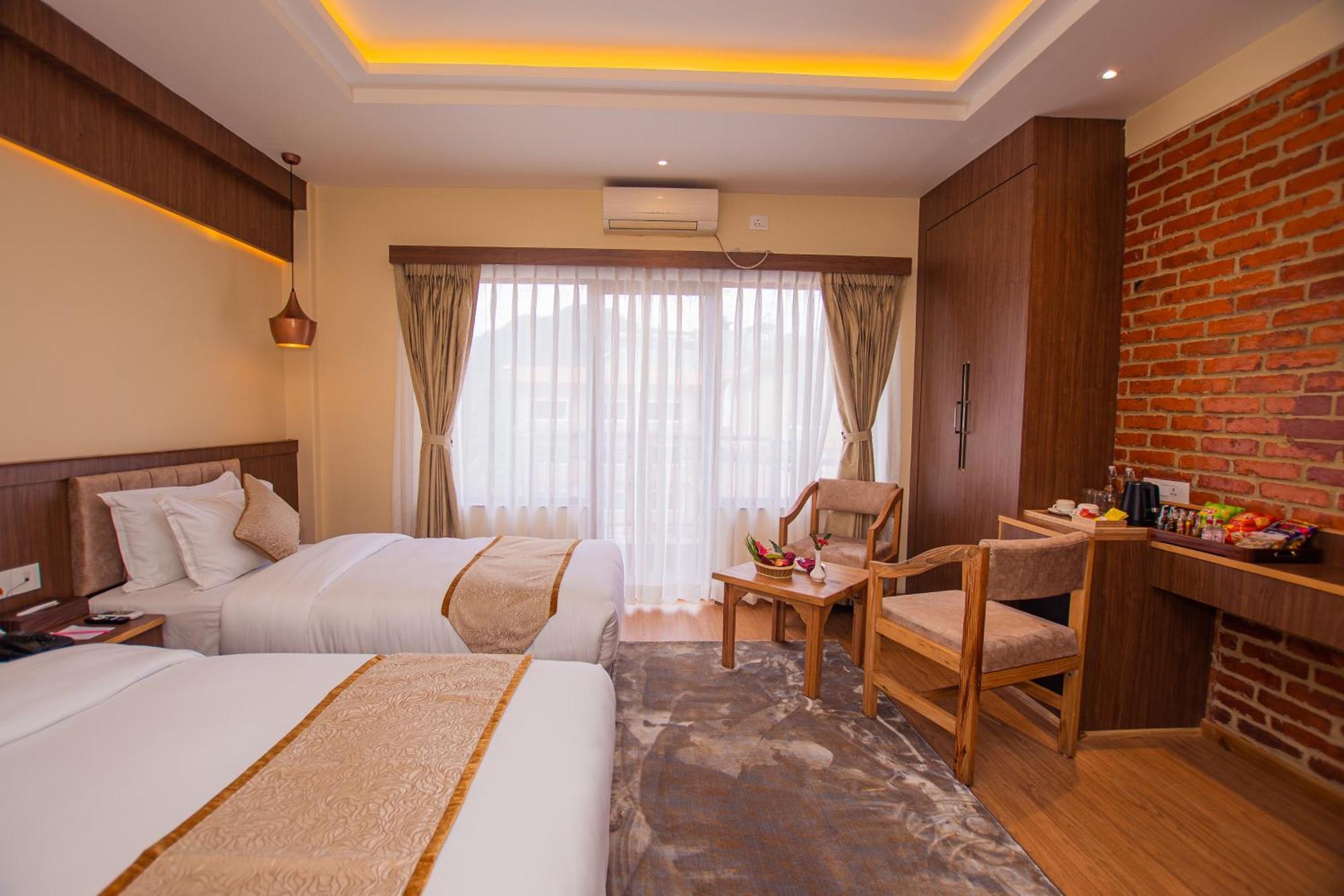 Temple Himalaya Hotel & Spa Похара Екстериор снимка