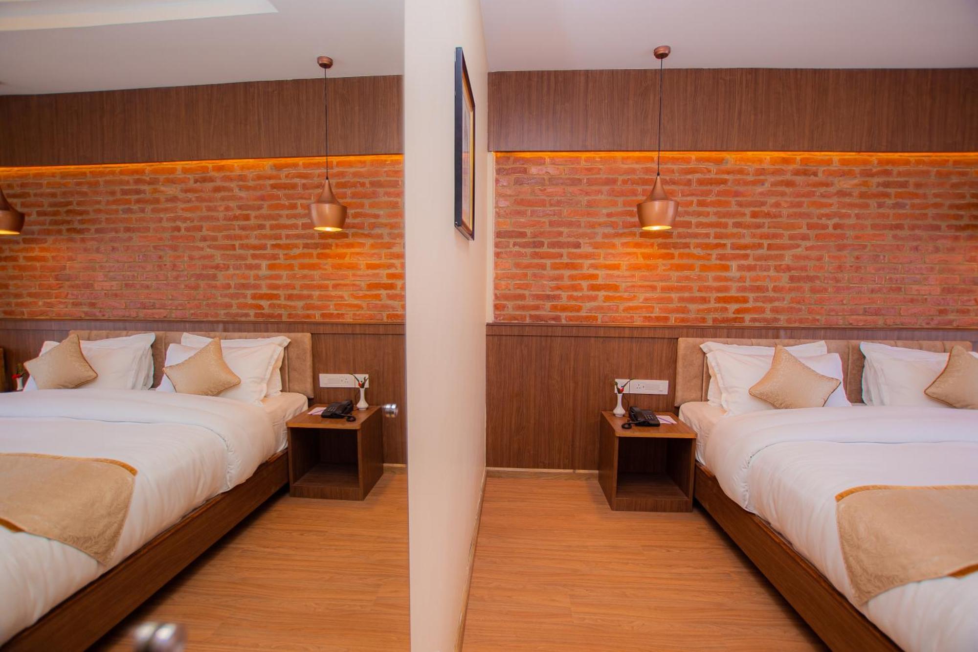 Temple Himalaya Hotel & Spa Похара Екстериор снимка