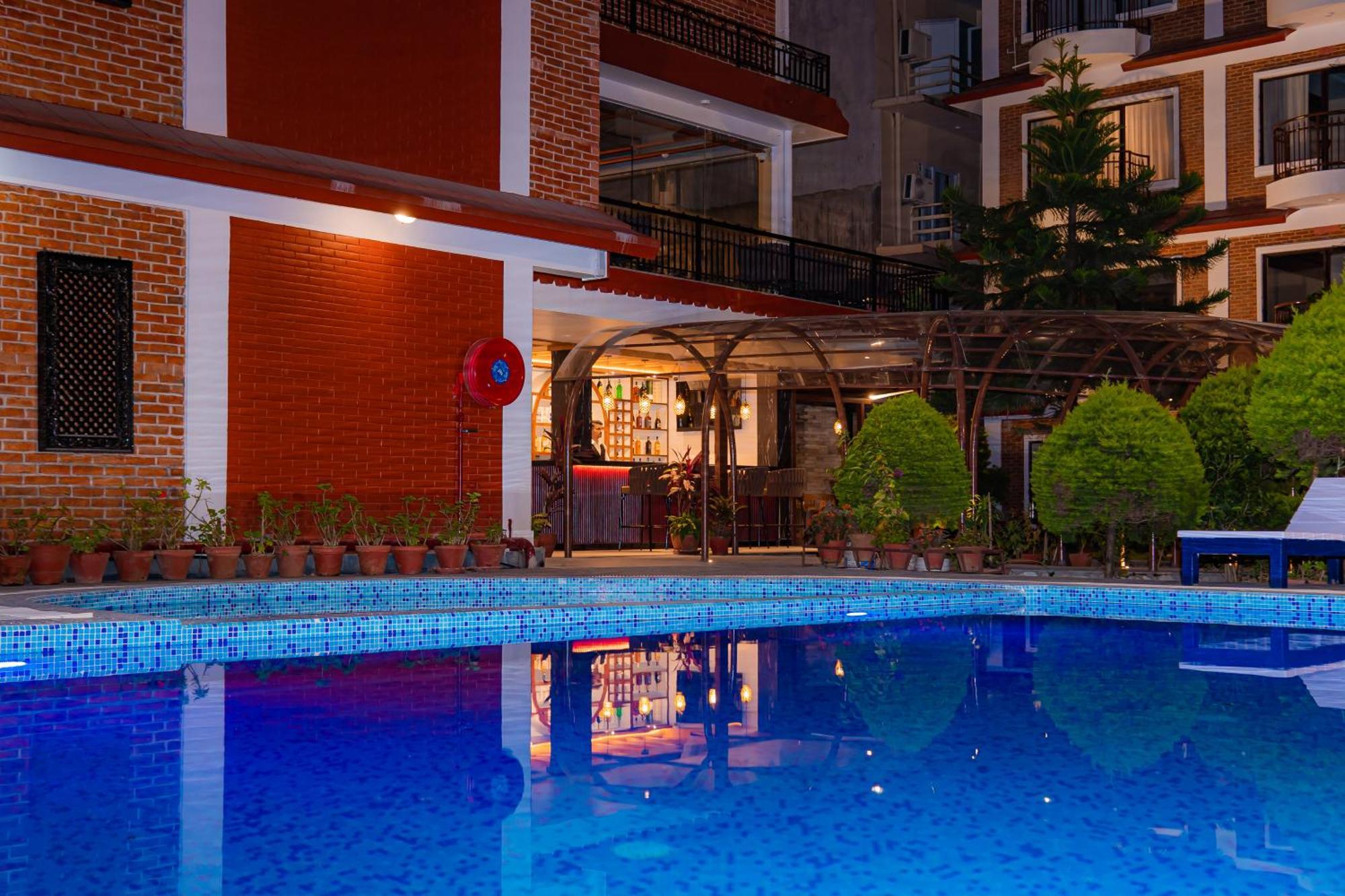 Temple Himalaya Hotel & Spa Похара Екстериор снимка