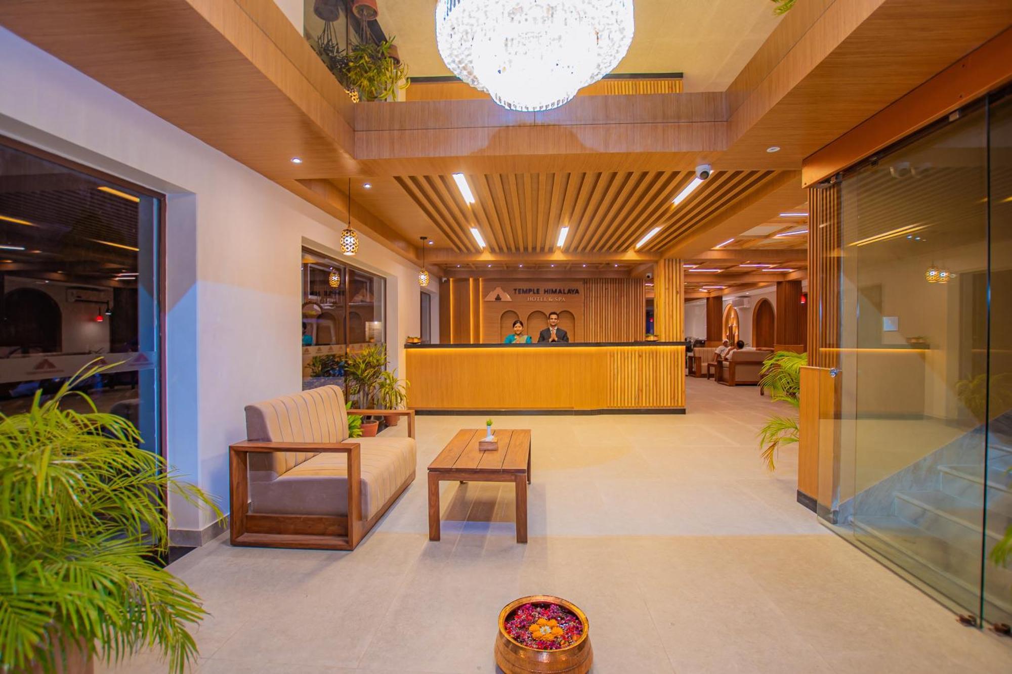 Temple Himalaya Hotel & Spa Похара Екстериор снимка