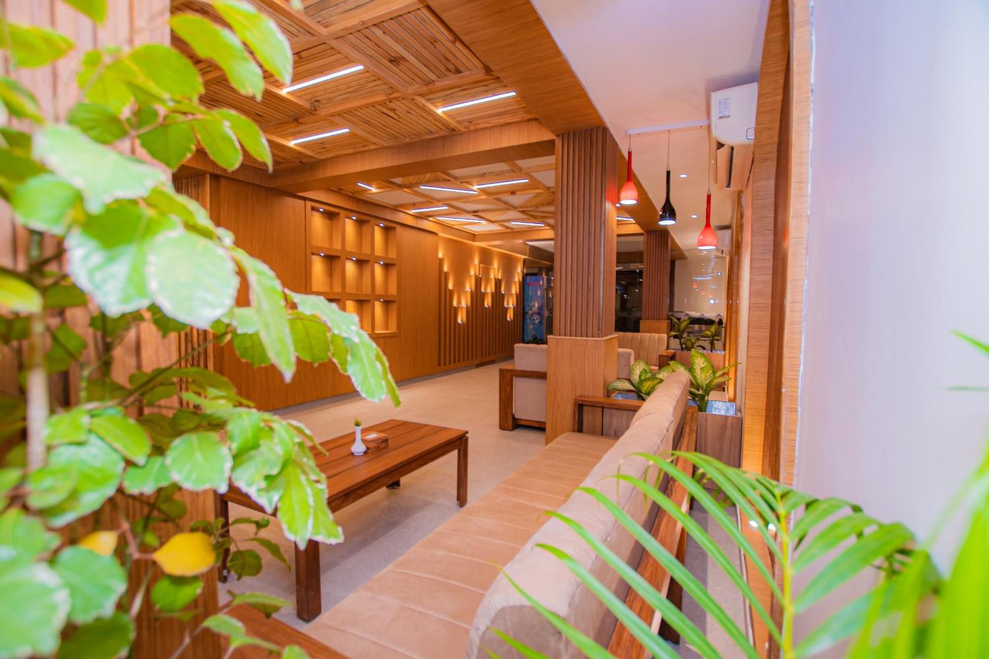 Temple Himalaya Hotel & Spa Похара Екстериор снимка