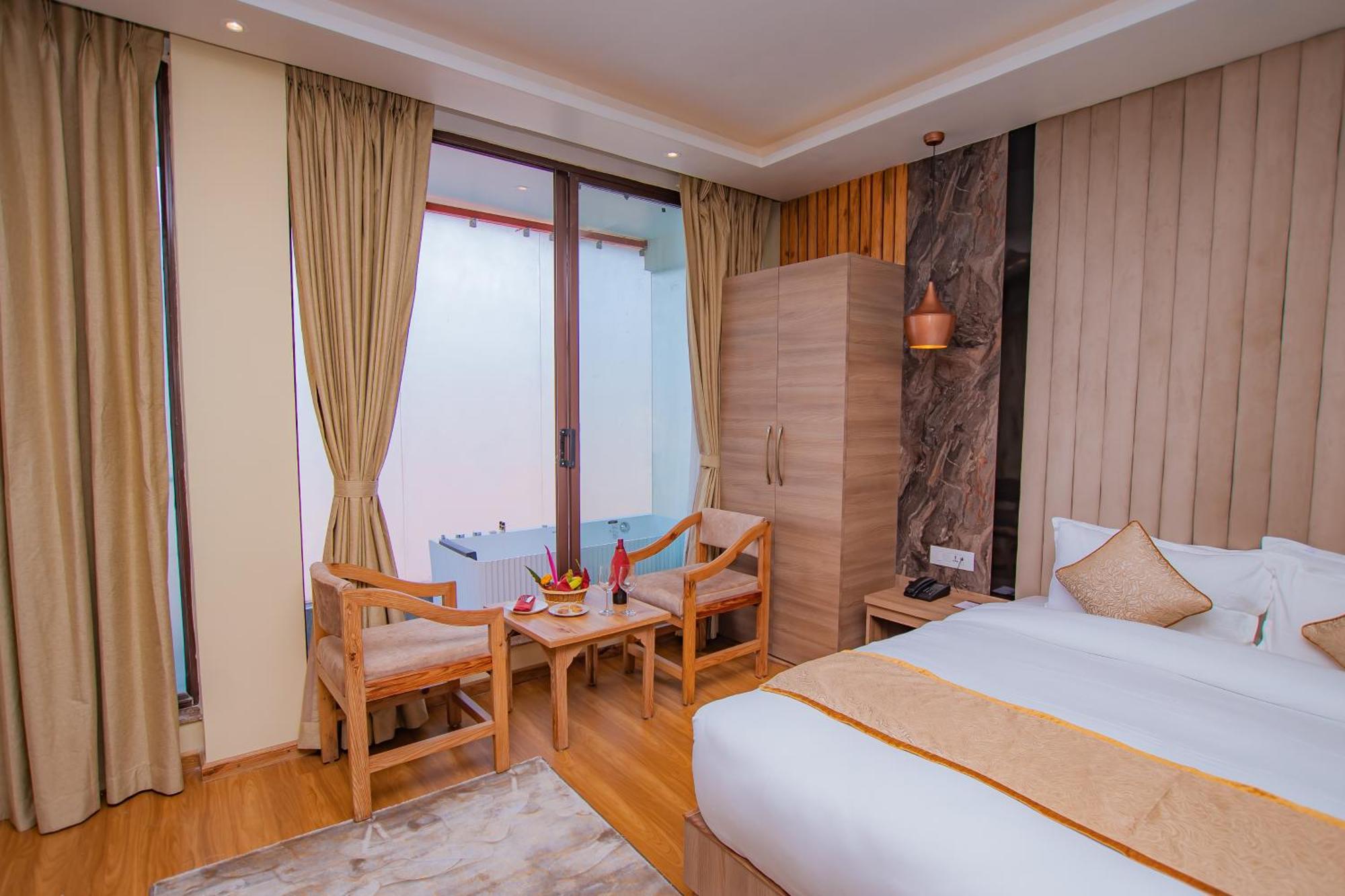 Temple Himalaya Hotel & Spa Похара Екстериор снимка