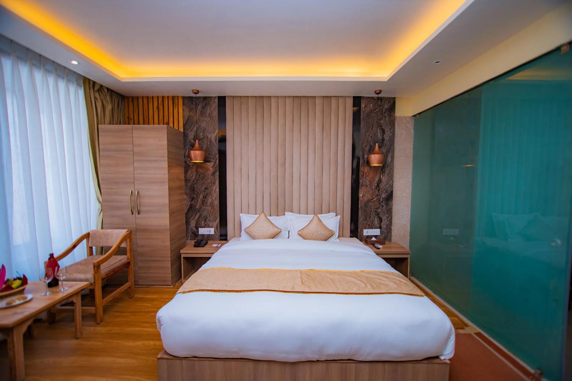 Temple Himalaya Hotel & Spa Похара Екстериор снимка