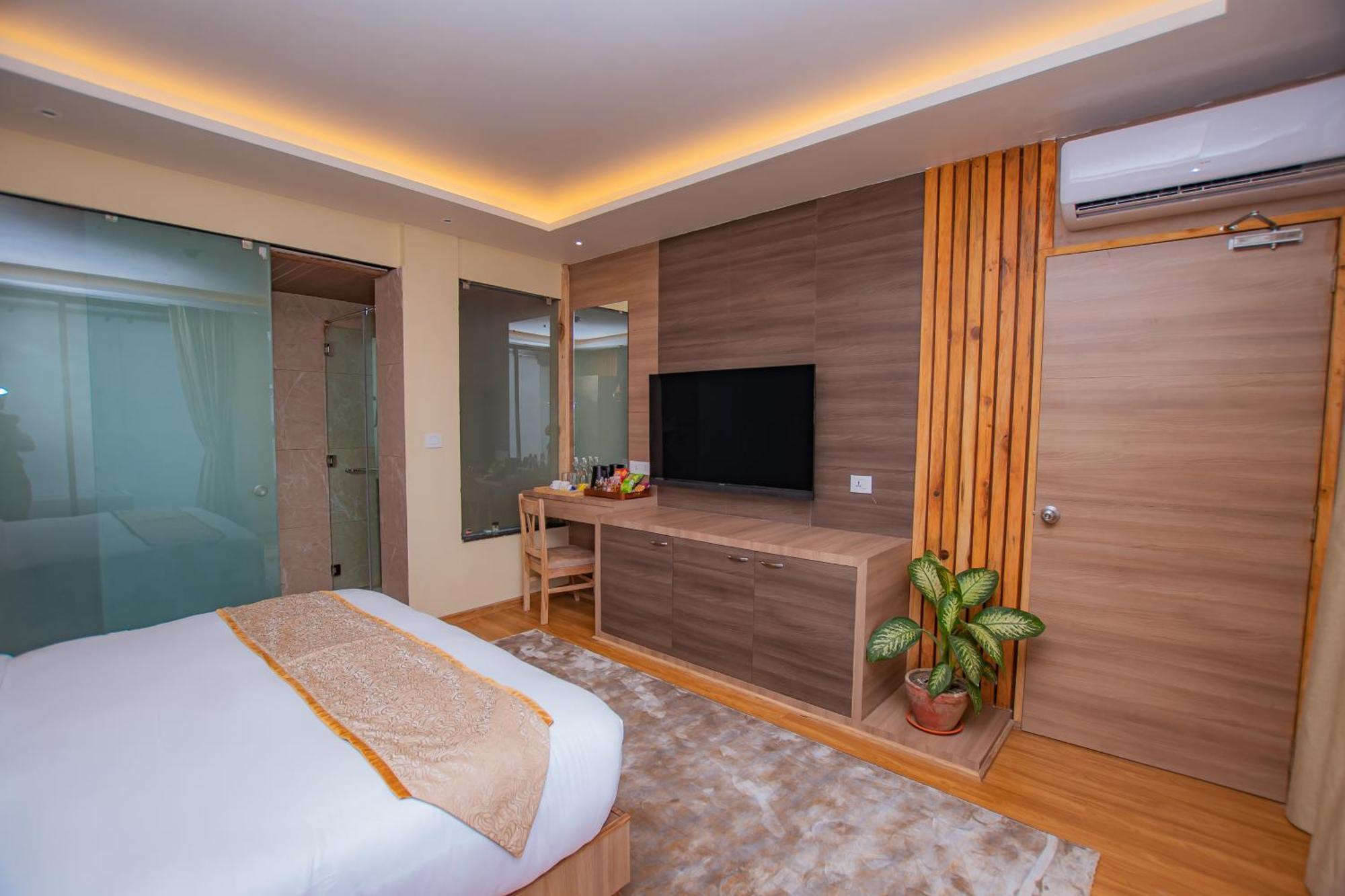 Temple Himalaya Hotel & Spa Похара Екстериор снимка
