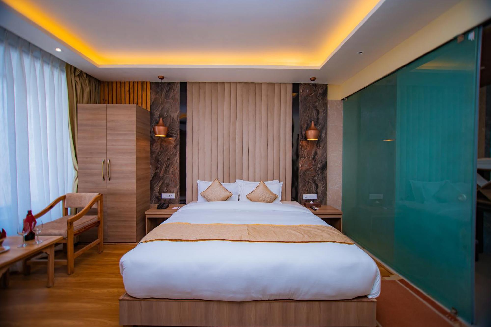 Temple Himalaya Hotel & Spa Похара Екстериор снимка