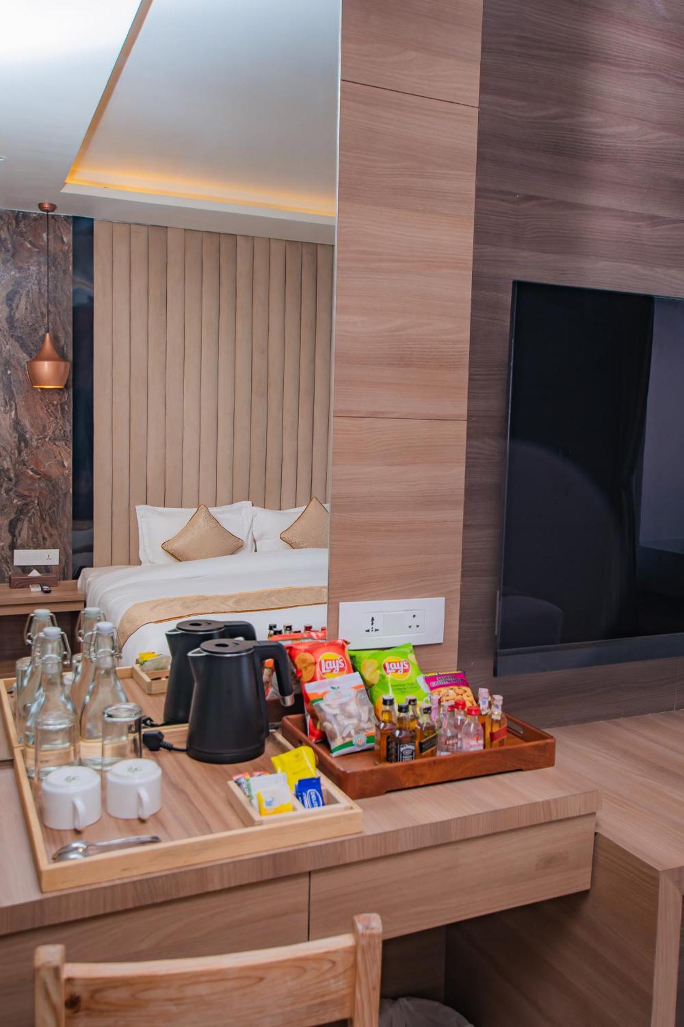 Temple Himalaya Hotel & Spa Похара Екстериор снимка