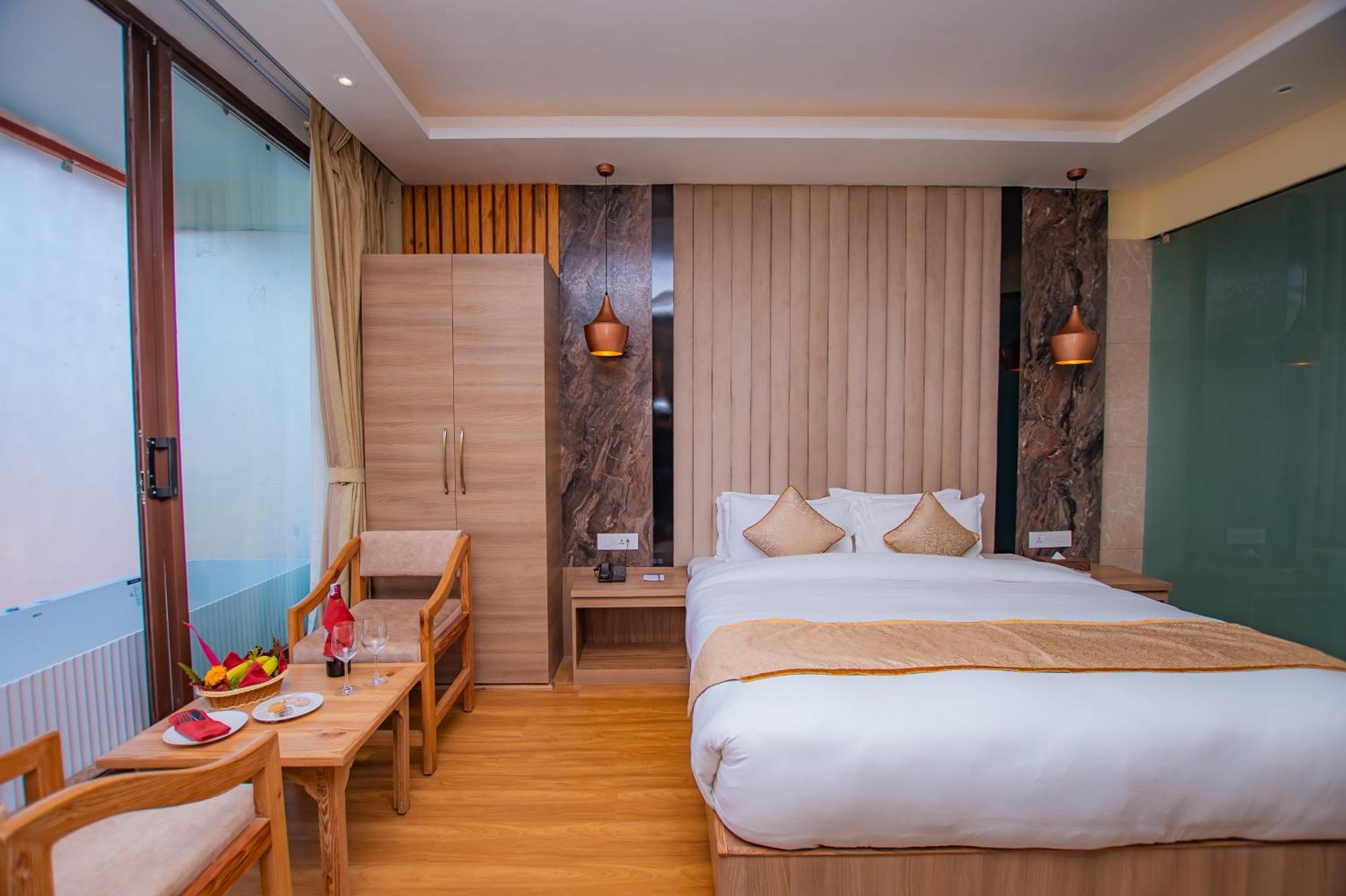 Temple Himalaya Hotel & Spa Похара Екстериор снимка