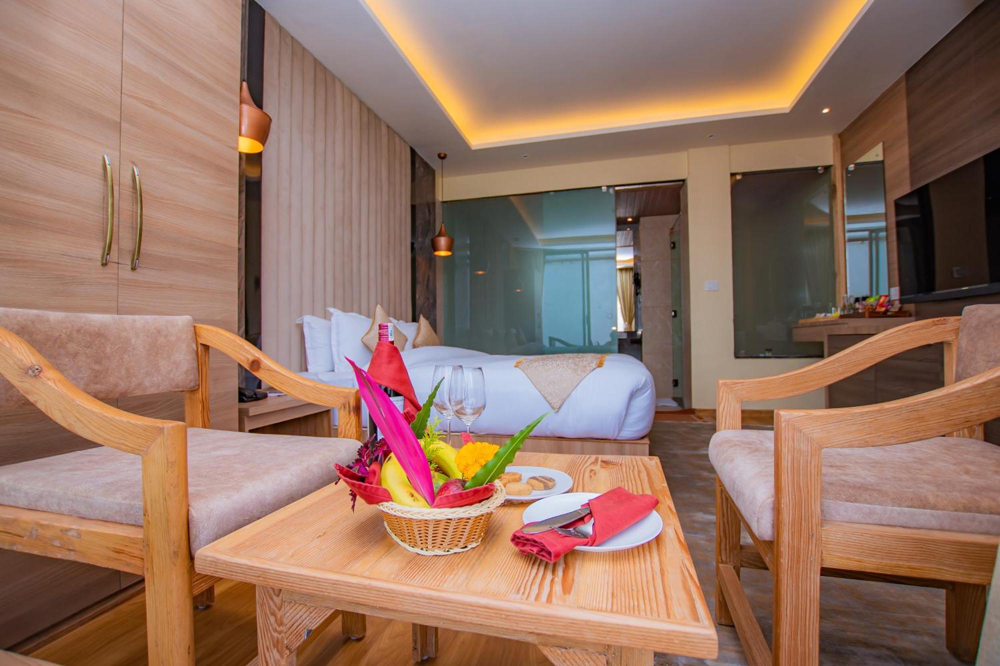 Temple Himalaya Hotel & Spa Похара Екстериор снимка