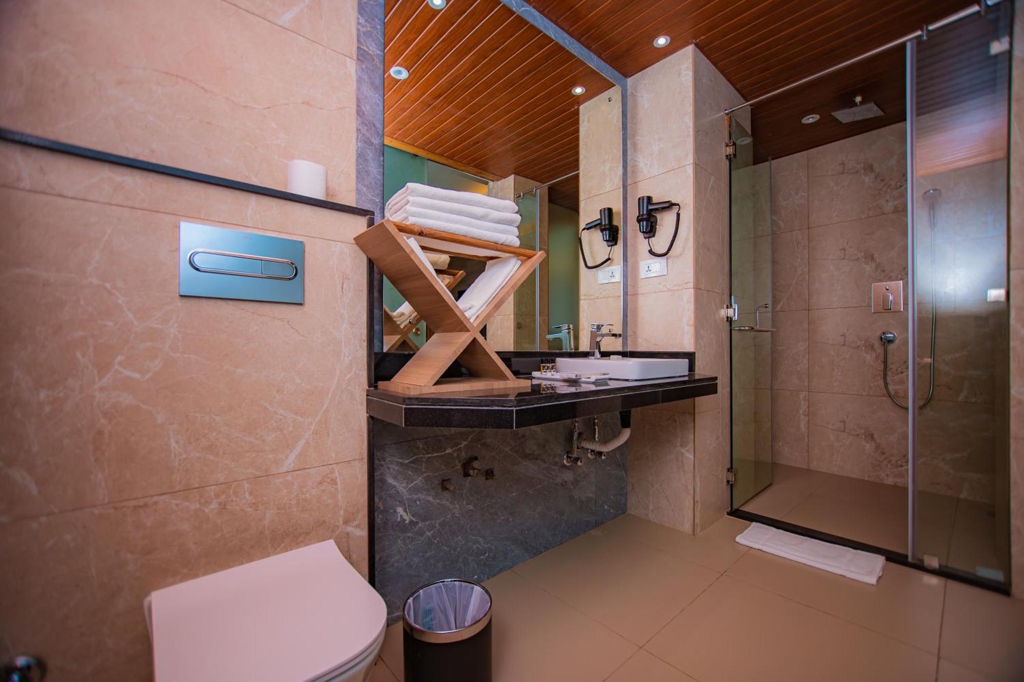 Temple Himalaya Hotel & Spa Похара Екстериор снимка