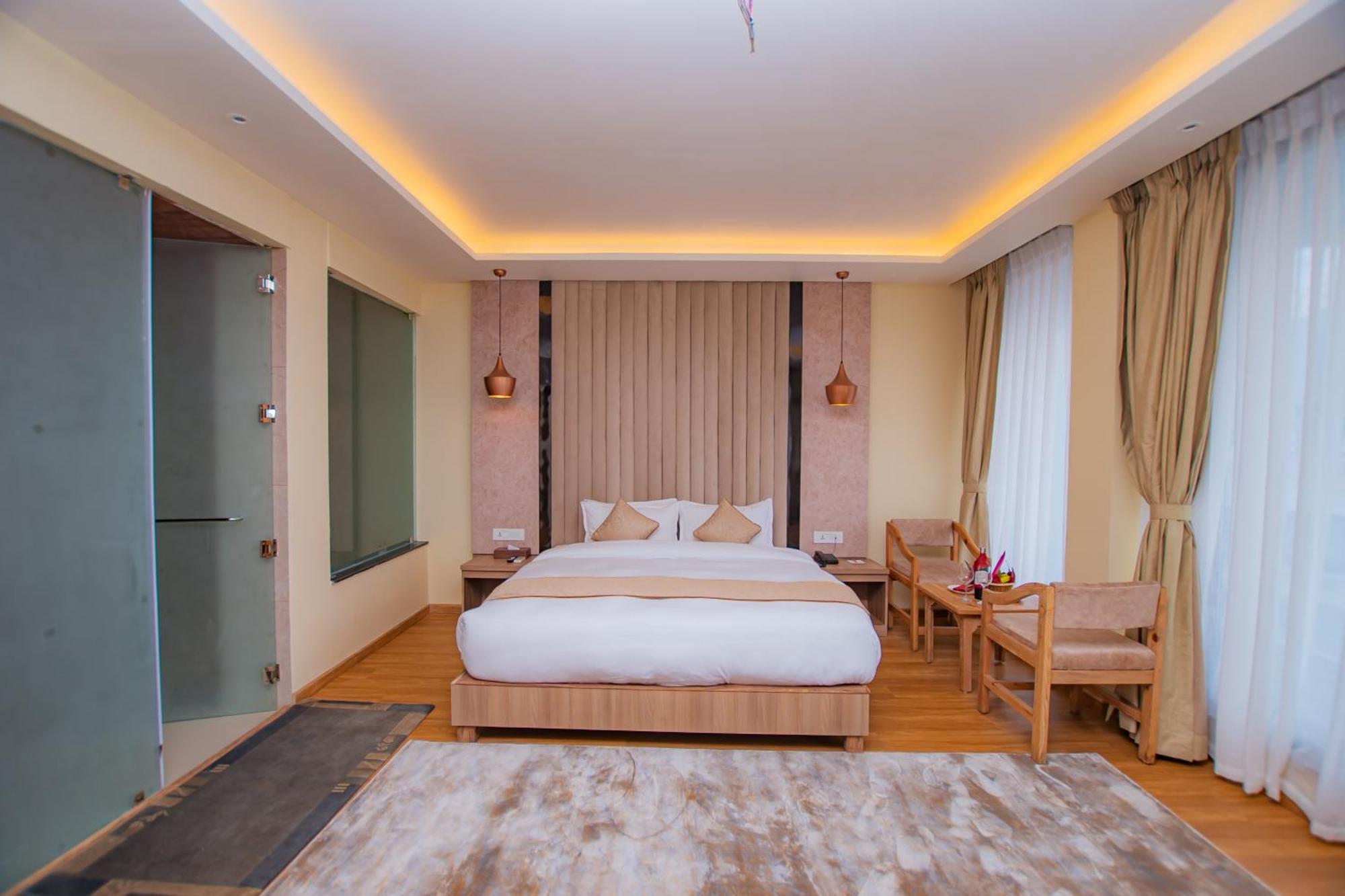 Temple Himalaya Hotel & Spa Похара Екстериор снимка
