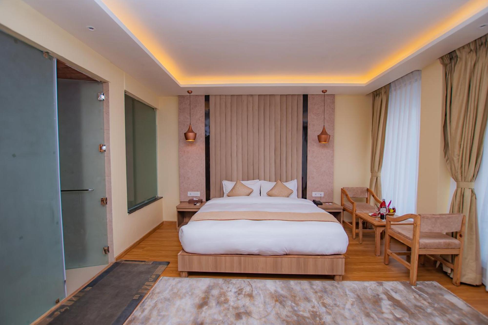 Temple Himalaya Hotel & Spa Похара Екстериор снимка