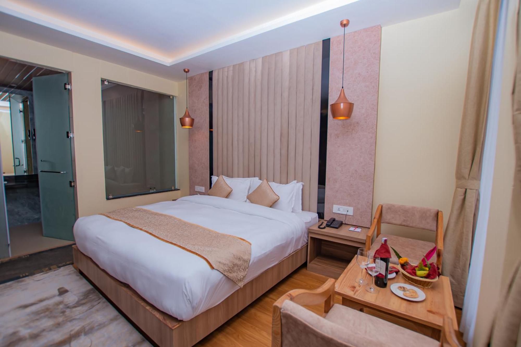 Temple Himalaya Hotel & Spa Похара Екстериор снимка
