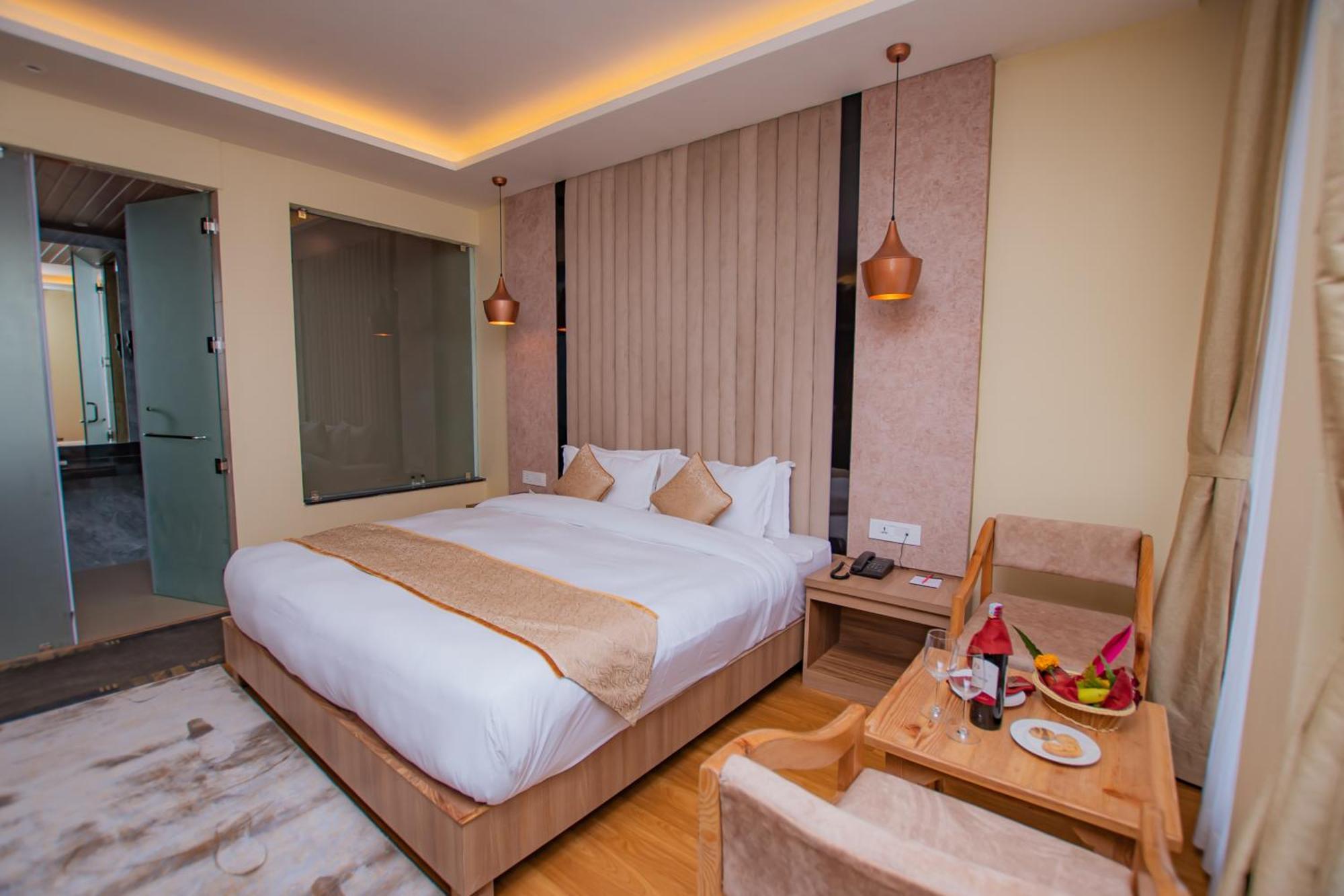 Temple Himalaya Hotel & Spa Похара Екстериор снимка