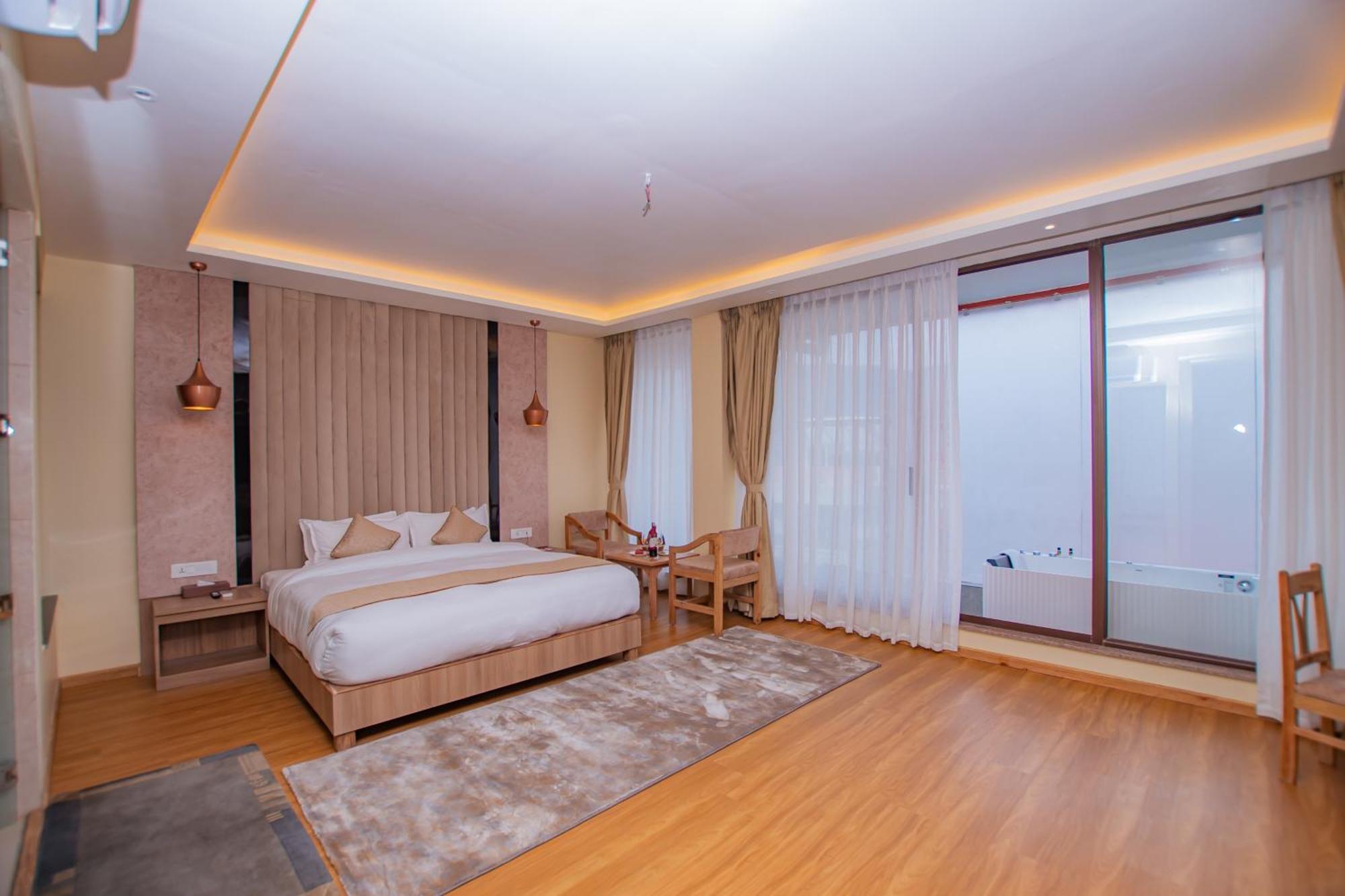 Temple Himalaya Hotel & Spa Похара Екстериор снимка