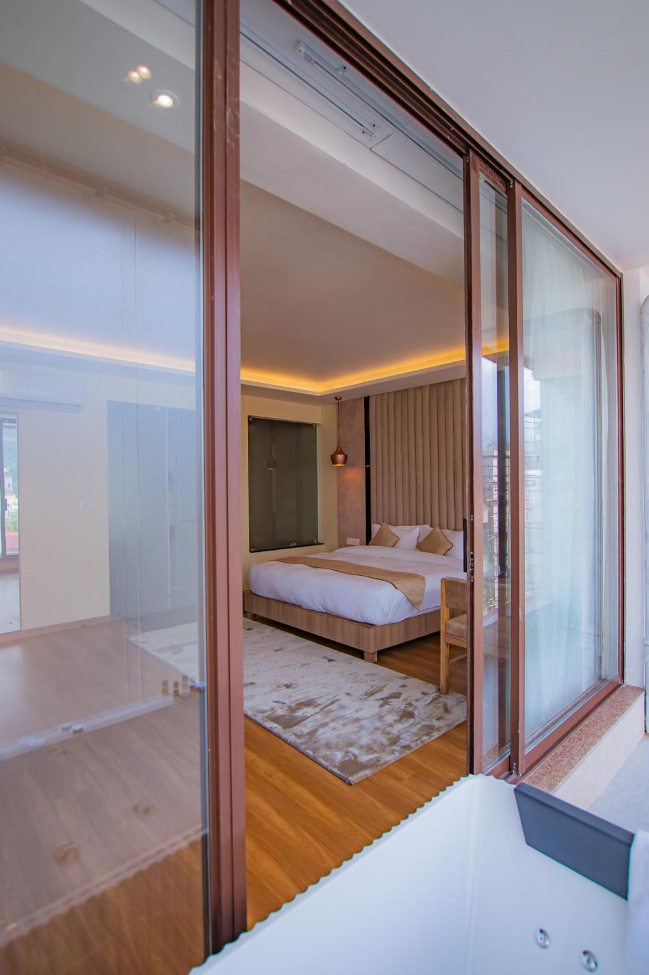 Temple Himalaya Hotel & Spa Похара Екстериор снимка