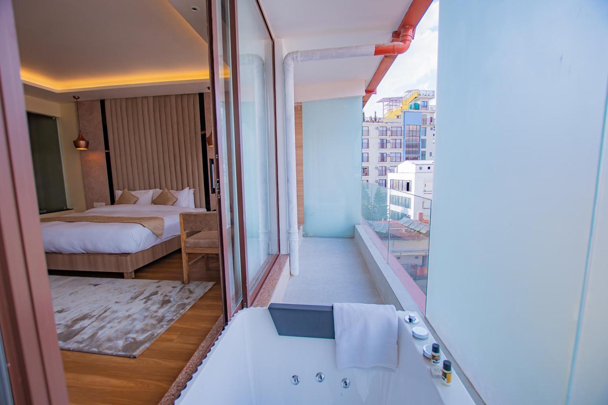 Temple Himalaya Hotel & Spa Похара Екстериор снимка